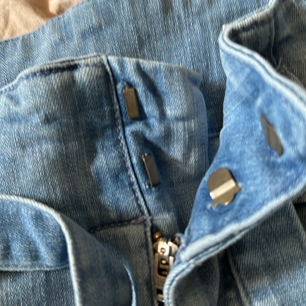 Vince Camuto Jeans - Picture 5 of 9